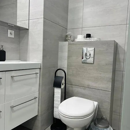 Ivy With Balcony & Private Parking Near Old Town Lejlighed *