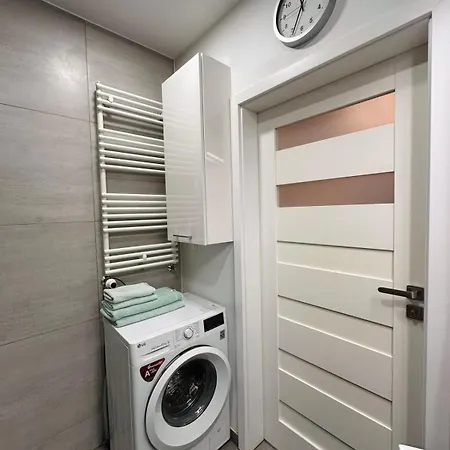 Lejlighed Ivy With Balcony & Private Parking Near Old Town *